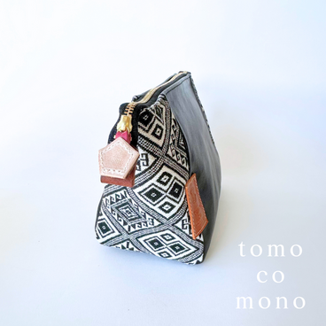 机の上の道具入れ／牛革×モノトーン