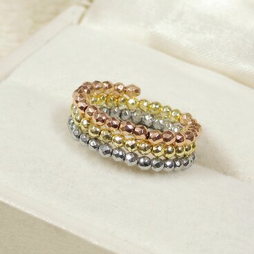 ヘマタイトの3色リング（ゴールド色、ピンクゴールド色、シルバー色、フリーサイズ、形状記憶ワイヤー、多面カット）