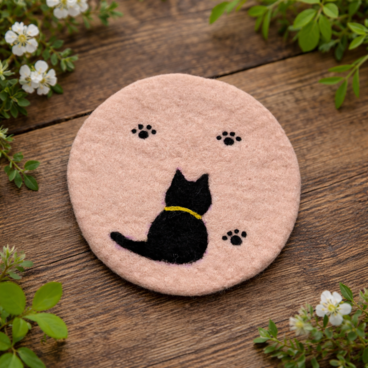 黒猫 羊毛フェルト コースター 丸型｜肉球デザインの猫雑貨（受注制作）のコピー