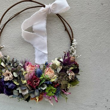 色とりどりの　春色オーバルリース