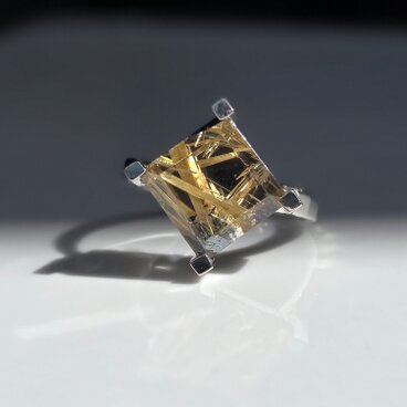 ルチルクォーツwithヘマタイト　スクエアプレート　アートな鉱物　シルバーSV925リング