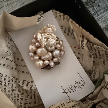 ごつごつブローチ(おめかし) 淡水パール　ヴェールピンク