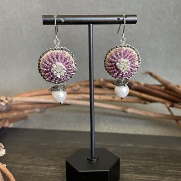 花のピアス　シルバー×紫