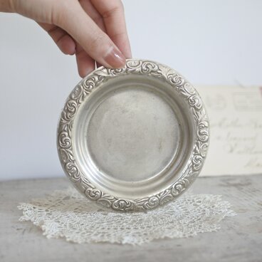 優雅なふちどりのミニトレイ