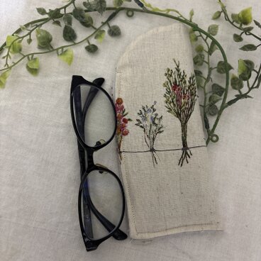 ハンドメイド♡メガネケース♡リネンドライフラワーハーブ柄♡♡普通タイプイプルヌビC