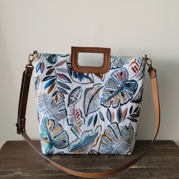 ボタニカル柄の２wayショルダーバッグ