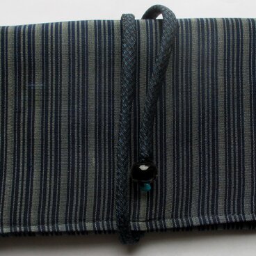 ８６４４　　縞柄の着物で作った和風財布・ポーチ