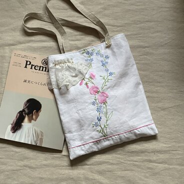 antique*スイトピー手刺繍*大きめA4 トートバッグ*ヴィンテージ*アンティーク*勿忘草*