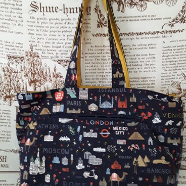 【イギリス】8つのポケットのトートバッグ by Book Party