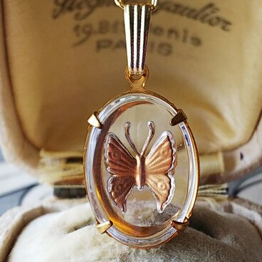 ヴィンテージ　BrassGoldの美しい蝶のインタリオ　ネックレス ￥