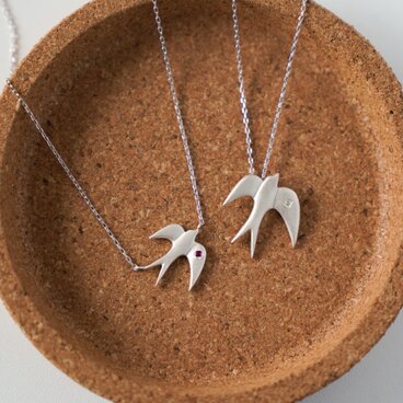【選べる誕生石】春を運ぶつばめのネックレス シルバー SV92