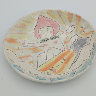 【Hanaemi】波乗り桃太郎（16x14cm オーバル皿）