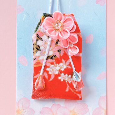 平安の桜｜桜のつまみ細工お守り袋（入学祝いや新生活に／元巫女が仕立てる）