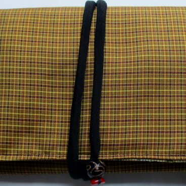 ８６４５　正絹の着物で作った和風財布・ポーチ