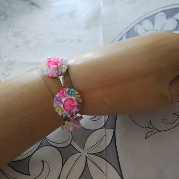 ヴィンテージ　セルロイド製お花5つのブレスレット　お手首周り約17㎝