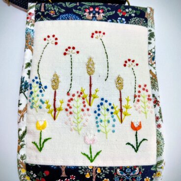 花柄の刺繍　スマホケース　90