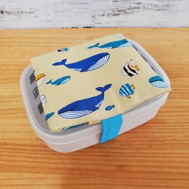 お弁当に！保冷剤ケース付きお弁当箱ゴムバンド ランチベルト クジラ
