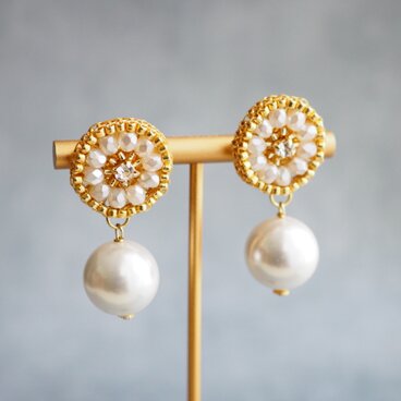 『flower ＋ 大玉パール』（ゴールド）ピアス/イヤリング【受注】