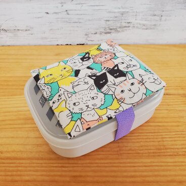 お弁当に！保冷剤ケース付きお弁当箱ゴムバンド ランチベルト ねこ