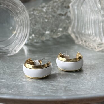 P762-ヴィンテージピアス U.S.A. 1970-80's Gold Tone White Enamel Paint