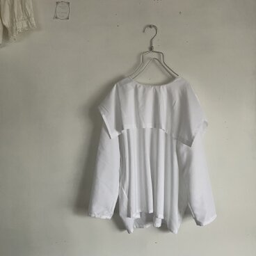 ふんわりホワイトのトップス（0-to-147)