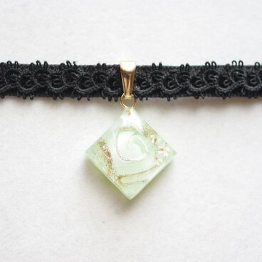 【受注製作】レジンアート　スクエアモチーフとタティングレースとベルベットリボンのチョーカー〈庭師の休日〉