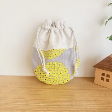 ラウンド型のミニ巾着（北欧サークルフラワー）