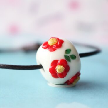 椿のとんぼ玉（ガラス玉）