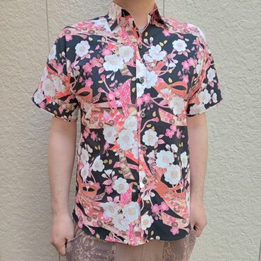 半袖和柄シャツ（熨斗目に桜）