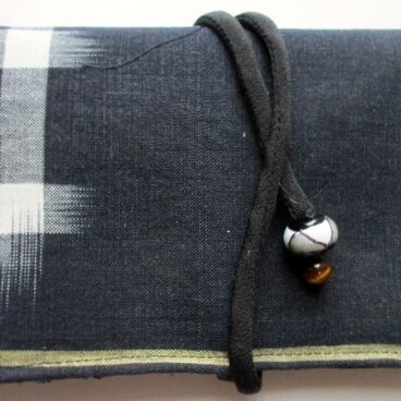 ８６５０　絵絣で作ったポーチ　