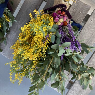 ユーカリとポンポンミモザの可愛い花束5