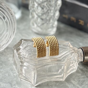 PM68-【 Monet 】モネ・ヴィンテージピアス 1980〜90's Gold Tone Harf Hoop