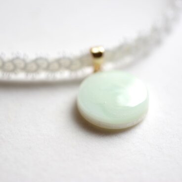 【受注製作】レジンアート　ラウンドモチーフとタティングレースとサテンリボンのチョーカー〈遠い谺〉