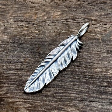 フェザーのペンダントトップ、シルバー925製　snd094