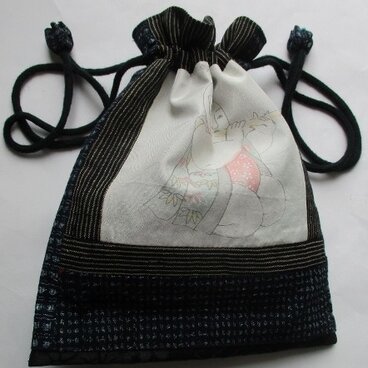 ８６５３　男絣と細縞の着物で作った巾着袋　