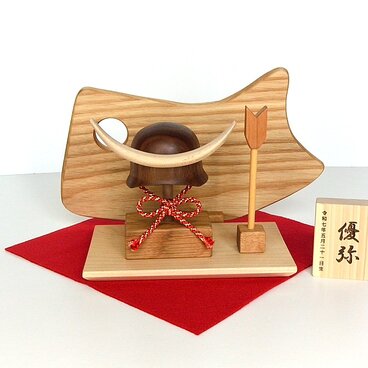 兜飾り　こどもの日　五月人形 出産祝い　初節句　木製インテリア　2026