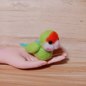 羊毛フェルト カラフルなインコ　癒しの手作り ハンドメイド