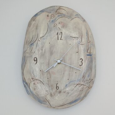 【Hanaemi】陶の掛け時計：寄り添う文鳥たち