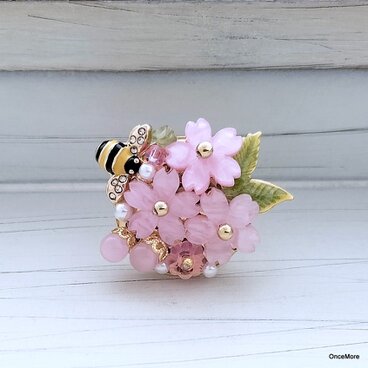 桜とミツバチの帯留め（Ｆ）