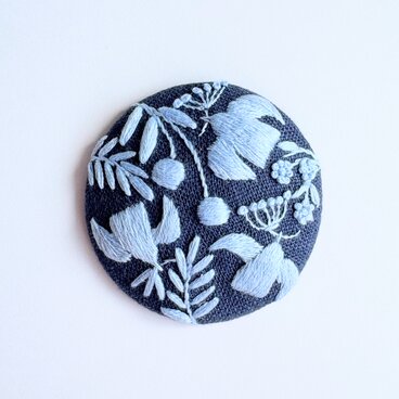 北欧風ことりと草花の刺繍ブローチ【hokuo】#459