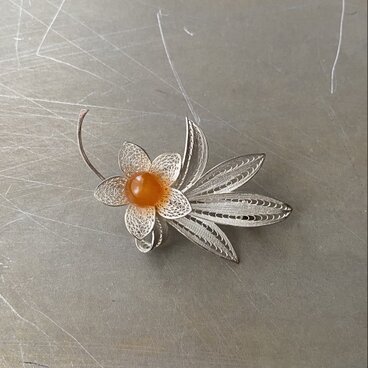 Vintage retro SILVER filigrana botanical flower brooch