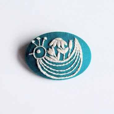 ことりの花籠の刺繍ブローチ（hokuo）#466