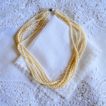 シンプルな6連のフェイクパール ネックレス