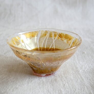 ガラス製の酒盃（さかずき）ゴールド&プラチナ、ピンクの彩色