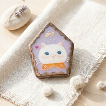 おめかし猫さんのブローチ　ステンドグラスブローチ