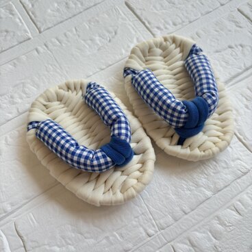 【1歳のお祝い】【はじめての一歩に】誕生日 餅踏み ふっくら布わらじ ｜記念日・初節句・一升餅 布ぞうり青白チェック