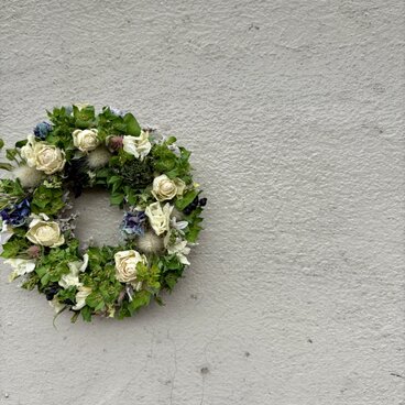 春をはこぶ　おしゃれカラーの手のひらサイズのリース