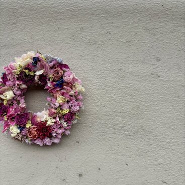 春をはこぶ　お菓子みたいなピンクの手のひらサイズのリース