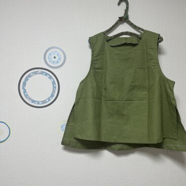 迷わない重ね服　シンプルベスト　リネン　グラスグリーン