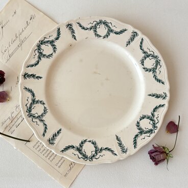 フランスアンティーク / Longchamp(ロンシャン)  リボンとリースの上品なディナープレート
